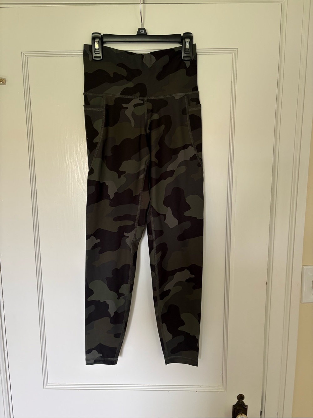 Old Navy Green and Black Camo Leggings